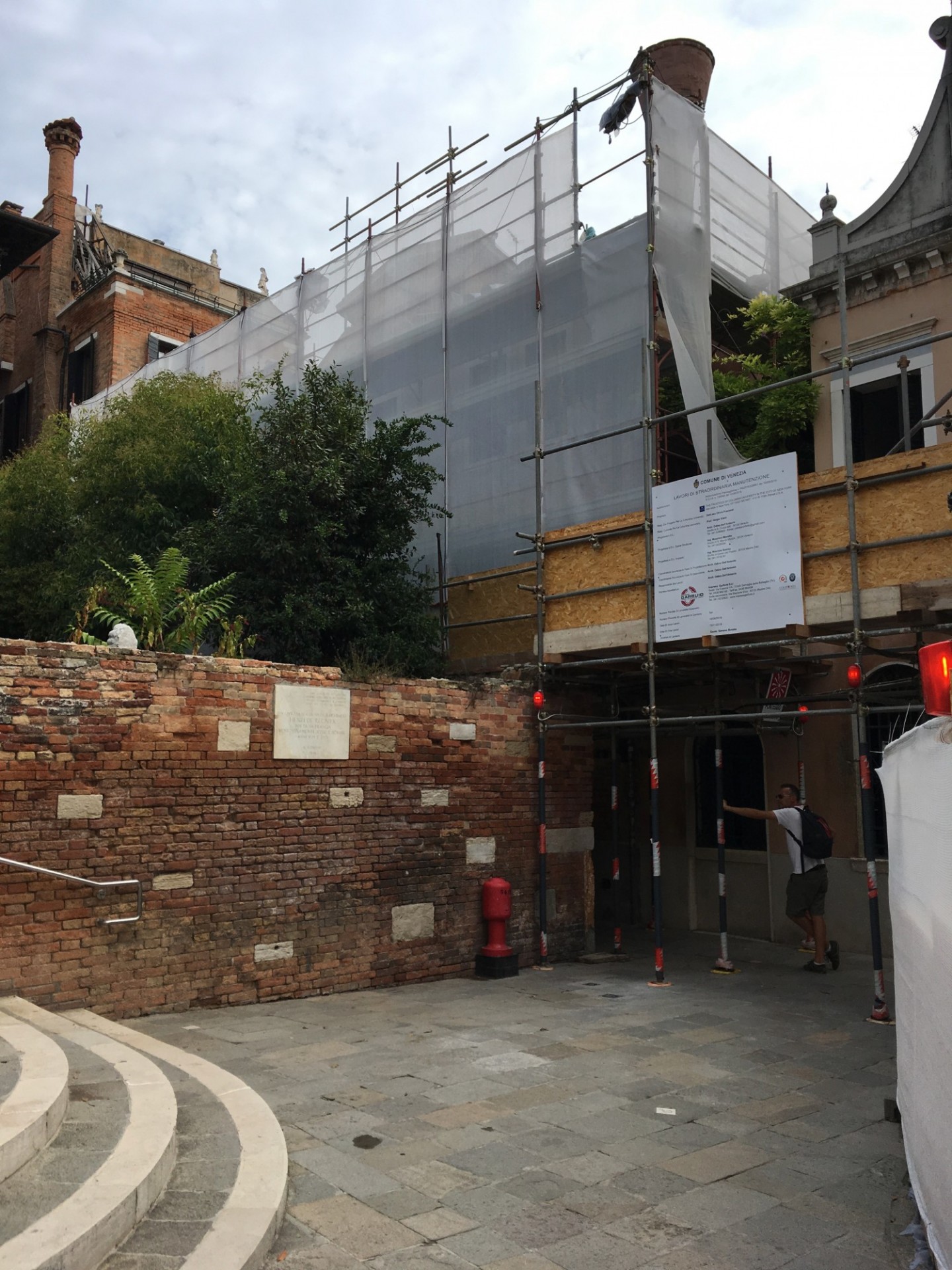 2014-2018 Casa Muraro Renovations Casa Muraro facade with scaffolding in 2018