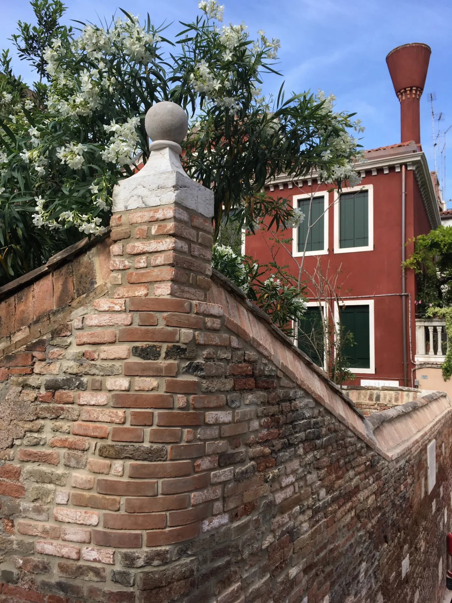 Casa Muraro exterior wall view 